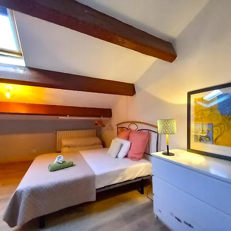 Duplex Atypique Centre Historique Apartamento Hyères